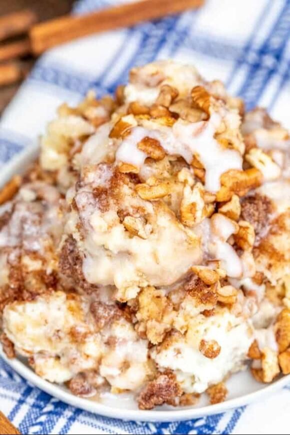 Cinnamon Roll Dump Cake Recipe