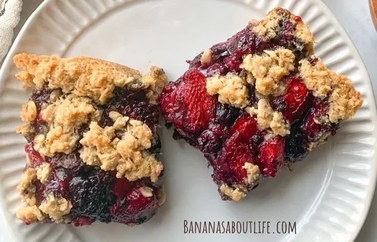 Healthy oatmeal bars made with wholesome ingredients for a nutritious snack.