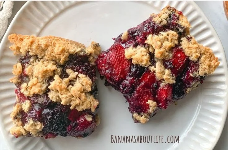 Healthy oatmeal bars made with wholesome ingredients for a nutritious snack.