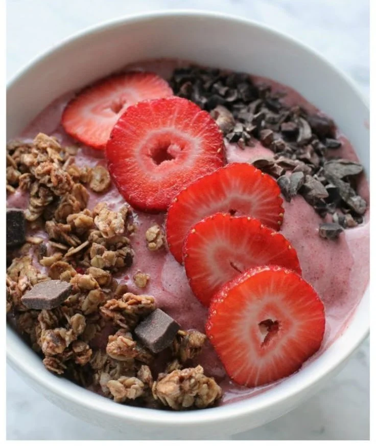 Chocolate Covered Strawberry Smoothie Bowl topped with fresh strawberries and chocolate drizzle