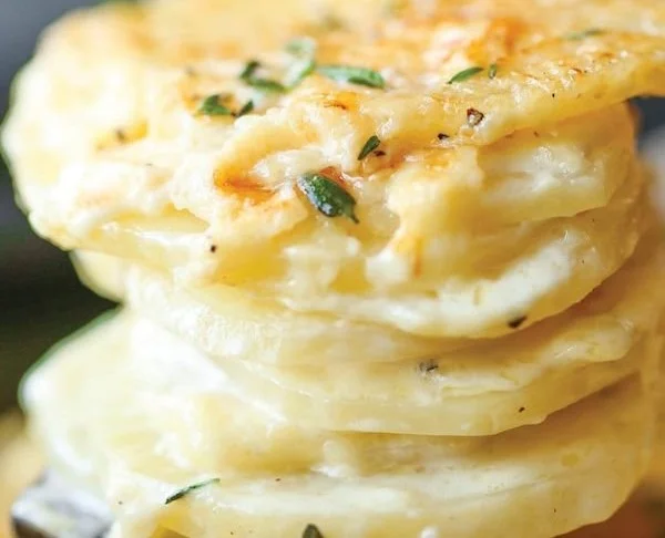 Delicious easy crockpot scalloped potatoes recipe with creamy layers