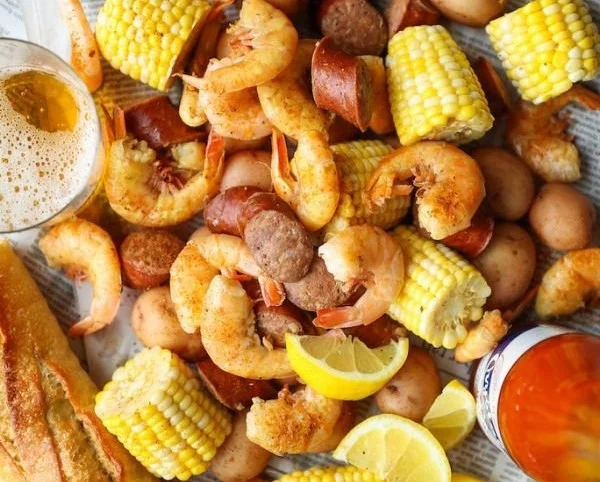 Delicious slow cooker shrimp boil with vegetables and seasoning